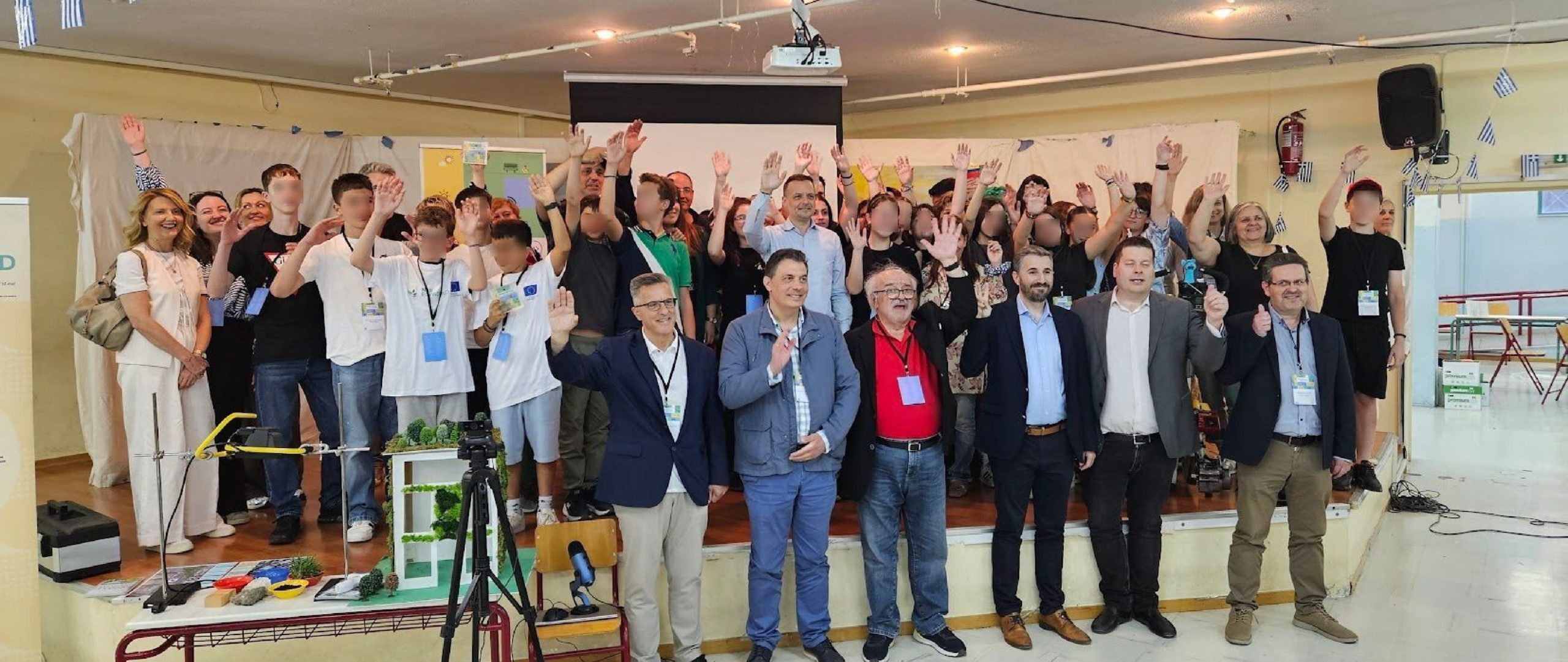 https://apps4athens.gr/greenschool/wp-content/uploads/2025/05/photo_all_1-1_compressed-scaled.jpg